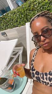 Thank you God for 46 🖤 • • Shorts @msdecreed Braids @grippedby_ki Bag  @glamaholiclifestyle @miaray • • #theinsurancementor #birthdayvibe  #summertime #thevillage #blondbraids #birthdaybehavior #leoseason #leogirl  #augustleo