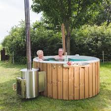 Ducktub Extern Hot Tub Toller Sitzkomfort Welvaere In 2020 Diy Schwimmbad Badetonne Badezuber