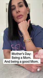 Ashley Earles's Instagram, Twitter & Facebook