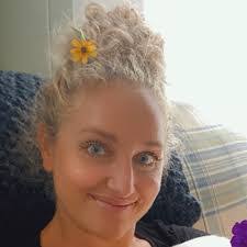 Leah Donahue's Instagram, Twitter & Facebook