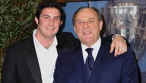 Questi è anche un valente artista, molto bravo nelle rappresentazioni pittoriche. Gerry Scotti Racconta La Grande Paura Dopo L Incidente Del Figlio Dilei