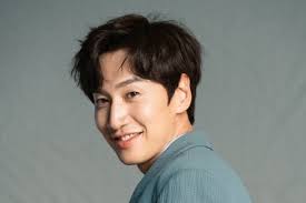 El 27 de abril, la agencia de en febrero pasado, lee kwang soo tuvo un accidente automovilístico y sufrió una fractura en el tobillo derecho. Au Mhm Tzh2v4m