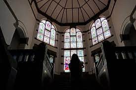 Puncak kisah hantu dari lawang sewu ialah sosok hantu wanita berambut panjang. Kisah Lawang Sewu Berjuang Demi Hilangkan Nuansa Mistis Halaman All Kompas Com