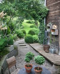 Es gibt aber leider nur wenige häuser. Ein Schweizer Garten On Instagram Das Nachste Gewitter Ist Schon Wieder Im Anmarsch Egal Drinnen Gibt Es Genug In 2020 Garten Garten Pflanzen Ein Schweizer Garten