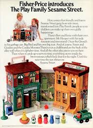 Two removable farm fence pieces can corral the horse and her colt at the stable, or connect with the little people animal sounds farm or other little people playsets. Vintage Fisher Price Little People Sesame Street Spielhaus Wohnung Von 1974 Spielzeug Retro Design 2nd Hand Collectibles Webshop Fur Retro Vintage Wohnaccessoires
