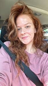 Lindsey Hooker's Instagram, Twitter & Facebook