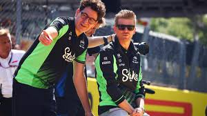 Lynda Benglis Michelle Williams inspiration