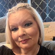 Stephanie Catt's Instagram, Twitter & Facebook