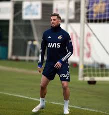 Futbola ankaragücü kulübü'nün altyapısında 2015 yılı itibariyle başlamıştır. 40 Fenerbahce Ideen In 2021 Ozil Cover Zitate Iphone Whatsapp