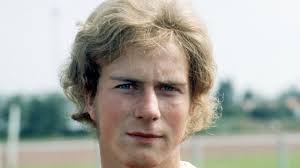 Hola soy fan de karl heinz rummenigge y he creado éste perfil en honor a el. 65 Geburtstag Auch Ohne Charisma Erfolgreich Karl Heinz Rummenigge Wird 65 Augsburger Allgemeine