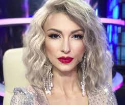 După destrămarea formației andrè, lansează pe 23 iunie 2002 primul album solo, te joci cu mine. Decizia LuatÄ De Andreea BÄlan La DouÄ Luni De La Infarct Nimeni Nu Se AÈtepta Dcnews