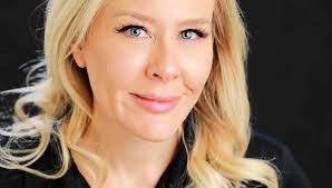 Nicole Bisbee's Instagram, Twitter & Facebook