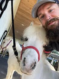 Who is a reliable farrier in the Teepee Creek area?