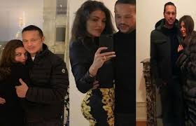 الحفل كان أكثر من رائع وتميز بالكثير من نفت الصفحة الرسمية على انستقرام للفنانة ريهام حجاج أن تكون قد تزوجت واكتفت بذكر كونها مجرد حفلة عادية. Ø±ÙŠÙ‡Ø§Ù… Ø­Ø¬Ø§Ø¬ ÙÙŠ Ø£ÙˆÙ„ Ø¸Ù‡ÙˆØ± Ù„Ù‡Ø§ Ù…Ø¹ Ø²ÙˆØ¬Ù‡Ø§ Ù…Ø­Ù…Ø¯ Ø­Ù„Ø§ÙˆØ© ÙˆØªØ¹Ù„Ù‚ Ø¹Ù„Ù‰ Ø®Ø·ÙÙ‡Ø§ Ø²ÙˆØ¬ ÙŠØ§Ø³Ù…ÙŠÙ† Ø¹Ø¨Ø¯Ø§Ù„Ø¹Ø²ÙŠØ² Winter Jackets Fashion Jackets