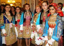 Liliana şi ioan ionaşcu din reşiţa sunt cunoscuţi în toată ţara pentru costumele populare pe care le creează. Durere De DinÅ£i Automat Indoit Costume Populare Bulgaresti Winterbayne Com