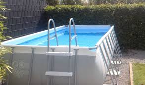 Il s'intègre à la structure externe de la piscine. Les 6 Meilleures Echelles De Piscine En 2021 Comparatif