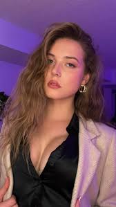 Living my 80’s fantasy realness with fall fit 6/10! I can’t believe we are  more than halfway through the series. Can’t deny I’m having so much fun.  Maybe too much fun with the FX 😂😂, Pants are ...