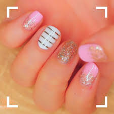 Actualmente existen diferentes maneras de decorar las uñas,uñas de gel,uñas de porcelana o acrílicas,uñas naturales,en los dos primeros casos,los productos que se utilizan no son adecuados para la salud de tus uñas, yo personalmente no soy partidaria de su uso. Ver Unas Decoradas 2019 De Moda Decorados De Unas