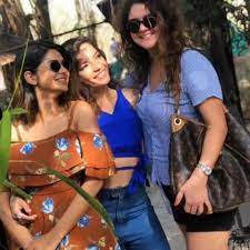 Bepannaah Fame Jennifer Winget S New Pictures Suggest She Loves Goa Beaches Her Girl Gang Check It Out In 2021 Jennifer Winget Girl Gang She Girl