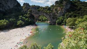 The ardèche river, which gives its name to the département, springs from the rocks here, and the ardèche gorges we leave vals, and carefully pick our way around aubenas's urban sprawl. Camping Ardeche Mobilheime Auf Campingplatzen Roan
