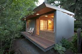 Pasangan yang menikah pada 2014 lalu ini tinggal di sebuah hunian dengan desain yang minimalis. 5 Desain Eksterior Rumah Minimalis Interiordesign Id