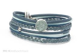 Wickelarmband aus leder in schwarz mit gruseliger 3d totenkopf schiebeperle. Armband Leder Wickelarmband Cabochon Blau Wickelarmband Leder Armband Leder Wickelarmband