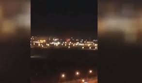 يقع مطار بغداد الدولي في الضواحي الغربية للمدينة على بعد 16 كيلومتراً عن بغداد. 0agondys7 Fbrm