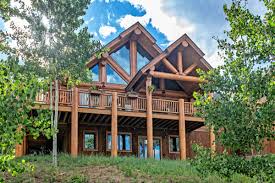 The houses fuse modernist ideas and styles with notions of the american western period working ranches to create a very informal and casual living style. Home Greatland Log Homes