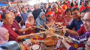 Penganjuran rumah terbuka malaysia tahun baharu cina 2014 membuktikan kerajaan persekutuan mengiktiraf perayaan itu yang menjadi satu daripada acara besar di peringkat kebangsaan setiap tahun, kata presiden mca datuk seri liow tiong lai. Khalid Samad On Twitter Menghadiri Majlis Rumah Terbuka Tahun Baru Cina 2020 Yang Dianjurkan Oleh Parlimen Wangsa Maju Sebagai Sebuah Negara Yang Berbilang Kaum Ayuh Kita Raikan Kepelbagaian Yang Ada Di Negara