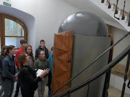 Die galerie der hauptstadt prag hat die ausstellung gestaltet. Gerausche Codes Bilderausstellung Im Haus Zur Steinernen Glocke Osterreichisches Gymnasium Prag