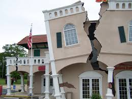 Resultado de imagem para imagem de predio rachado prestes a ruir