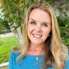 So excited to be celebrating ONE YEAR with Melia Homes, surrounded by the  greatest team anyone could ask for! Also beyond thrilled to be stepping  into this new role as Online Sales