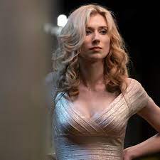 After studying drama at the victorian college of the arts, she made her film debut with a brief role in the australian comedy a few best men (2011). How Elizabeth Debicki Stole Widows The Year S Best Heist Movie Gq