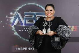 We don't have a biography for sherry al hadad. Sherry Alhadad Raih Trofi Artis Komedi Popular