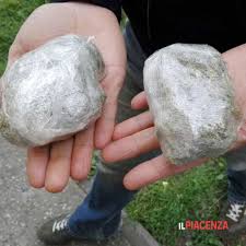 Conversione peso gratuita e online. Un Etto Di Marijuana Nello Zaino Per Uso Terapeutico 15enne Arrestato