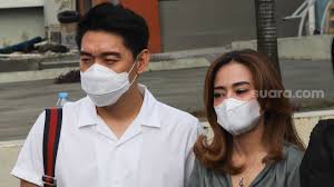 Meski tampilan makanannya kurang menarik, nindy lagi lagi berhasil mencuri perhatian juri karena makanan yang dibuatnya. I Ibh3hnwyojam