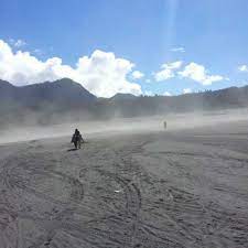 Mobil seakan berbelok sendiri padahal sedang melaju lurus ke depan, atau selalu bergerak ke arah tertentu. Biaya Wisata Bromo Naik Mobil Pribadi Yang Lagi Ngetrend Gerai News
