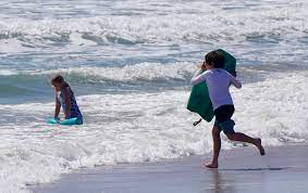 Vater verschickt Fotos von Tochter am Strand an Mutter: Anzeige