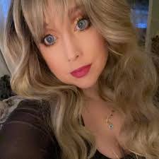 Alyson Houston's Instagram, Twitter & Facebook