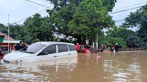 Menimbulkan banyak kerugian dalam bidang pertanian. 9 Persiapan Penting Untuk Siaga Banjir Di Musim Hujan