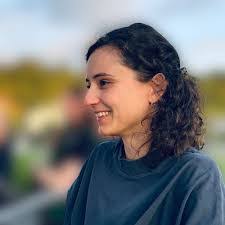 Lilly Roth's Instagram, Twitter & Facebook