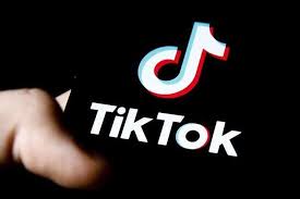 Il blackout challenge è un pericolosissimo gioco diffuso sul web che consiste nel legarsi qualcosa al collo fino a svenire per qualche istante. Lakukan Blackout Challenge Di Tiktok Gadis 10 Tahun Tewas Halaman All Kompas Com