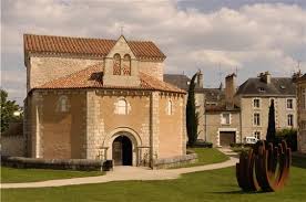 Les Plus Anciens Monuments De France Eglise De France Saint Jean Poitiers