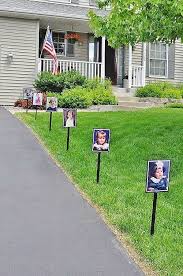 This graduation decor serves as a direction guide for your party and it can also cut down your party expenditure.source. 9 Of The Best Picture Display Ideas For Your Grad Party Twins Dish