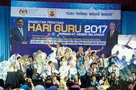 Guru bagaikan lilin membakar diri menerangi kehidupan insan yang bergelar pelajar. Kemeriahan Sambutan Hari Guru 2017 Berita Gps Bestari