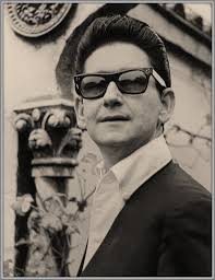 Roy Orbison. 🎼 Oh Pretty Woman, walking down the street.... 1974.