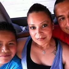 Listen to playlists featuring Bachata Para La Sala by Coro King online for  free