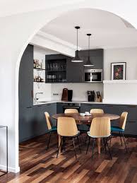 Appartement Paris 6 Saint Germain Un Duplex Facon Maison De Famille Salle A Manger Moderne Petite Salle A Manger Deco Salle A Manger