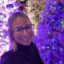 Holiday nights that are good for the soul! 🎄🎁 #holidaygiftexchange  #girlsnightout👯‍♀️ #holidayspirit #goodforthesoul☀️ #bestiesforlife❤️