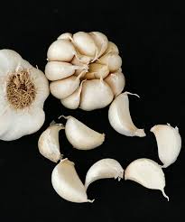 Garlic is an incredibly useful seasoning, but it's not impossible to misuse it. Is It Safe To Put Garlic In Your Nose Tiktok Trend